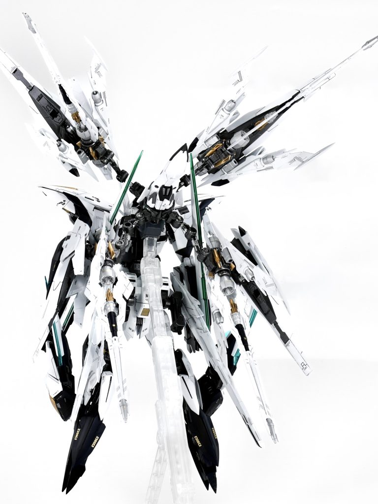 後ろの情報量もハンパないです🥲マニューバストライカーにオーライザーの翼をマニューバの翼にそれぞれ取り付けています。