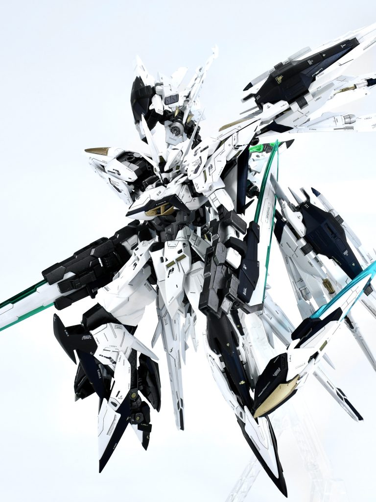 ⬜️ブリュンヒルトホワイト🟪プリズムブルーブラック⬛️クレオス ジャーマングレー⬜️クレオス ニュートラルグレー🟨クレオス ゴールドプリズムブルーブラックが思ったよりも黒になっちゃいましたね🙇🏻