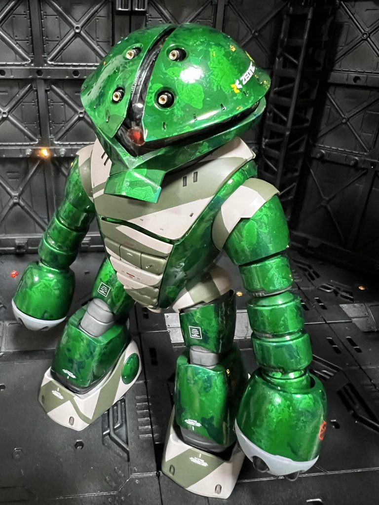 モノアイはLED仕込んでいます。