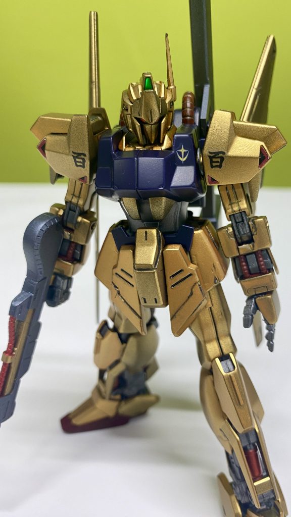 スジ掘り追加とプラ板追加しました。全塗装で本体はガイアノーツのパールカッパー1:パールゴールド2で調合。内部フレームはガイアノーツのメカサフガンメタル。紺色は色々混ぜて次は作れません。赤はプレミアムレッドに黒少々です。トップコートはガイアノーツのセミグロスクリアープレミアムです。