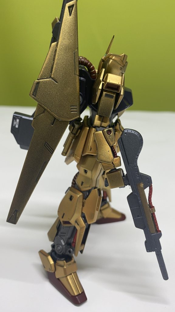 デカールは金色を目立たせる為少なめにしました。