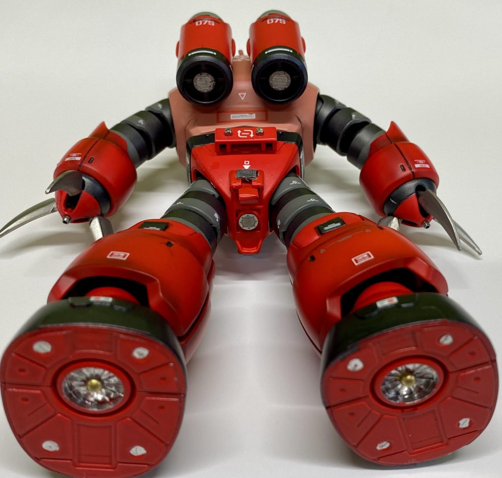 エッチングパーツパーツの切り取りに苦戦しました。プラ板とプラ棒も追加して腰回りを特に厚くしてみました。