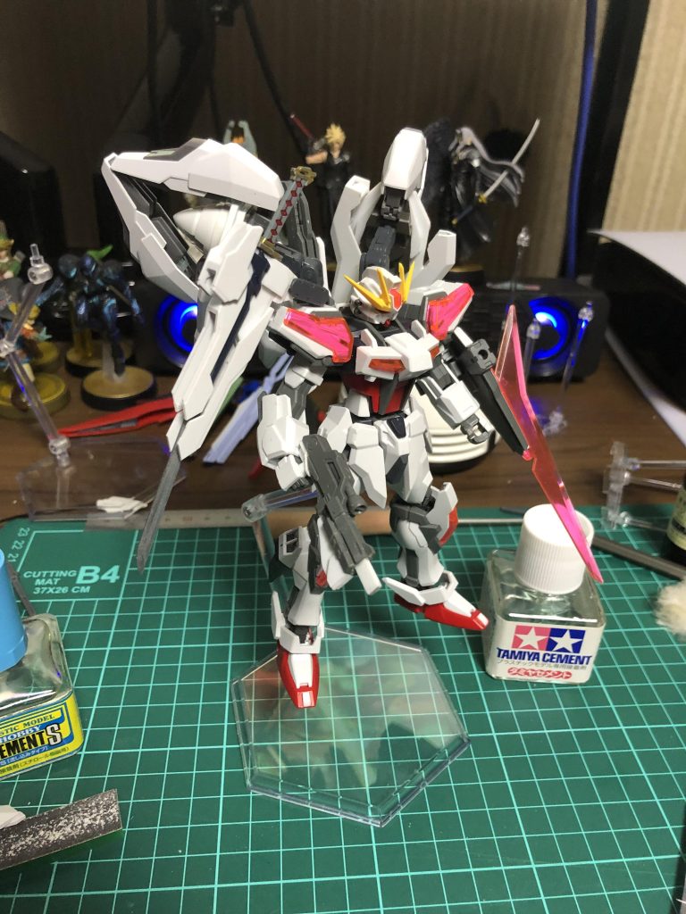 塗装前・・・だけどちょっと武装辺りのマウントさせ方が違うやつ今回は塗装の失敗が少し目立つ感じになりましたがミキシング歴短い割にはそこそこ上手くいってるのではと思いました!長々と見て下さりありがとうございました!