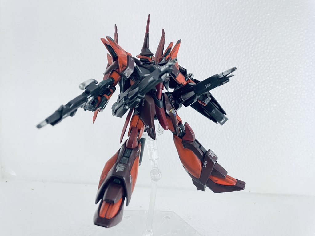 また、相手エース機との戦闘ではドッキングしバウとなって近接戦闘でも力を発揮、バウナッターの機動性アップのため装備したプロペラントタンクブースターも使用する事で、重量増加以上の推力を得て、ヒット&アウェー攻撃で敵を圧倒する。腰部ビーム砲は分離時の連射モードではなく、2機のエネルギーを合わせる事で高出力の収束ビームを発射可能、敵母船を一撃で落とせる能力を持つ。しかし、この設計はTR部隊の隠蔽作戦のため実現する事はなかった。だが、これがのちのサイコフレーム技術を使ったリバウ開発の基礎となったのは明らかである。以上、妄想終了です。