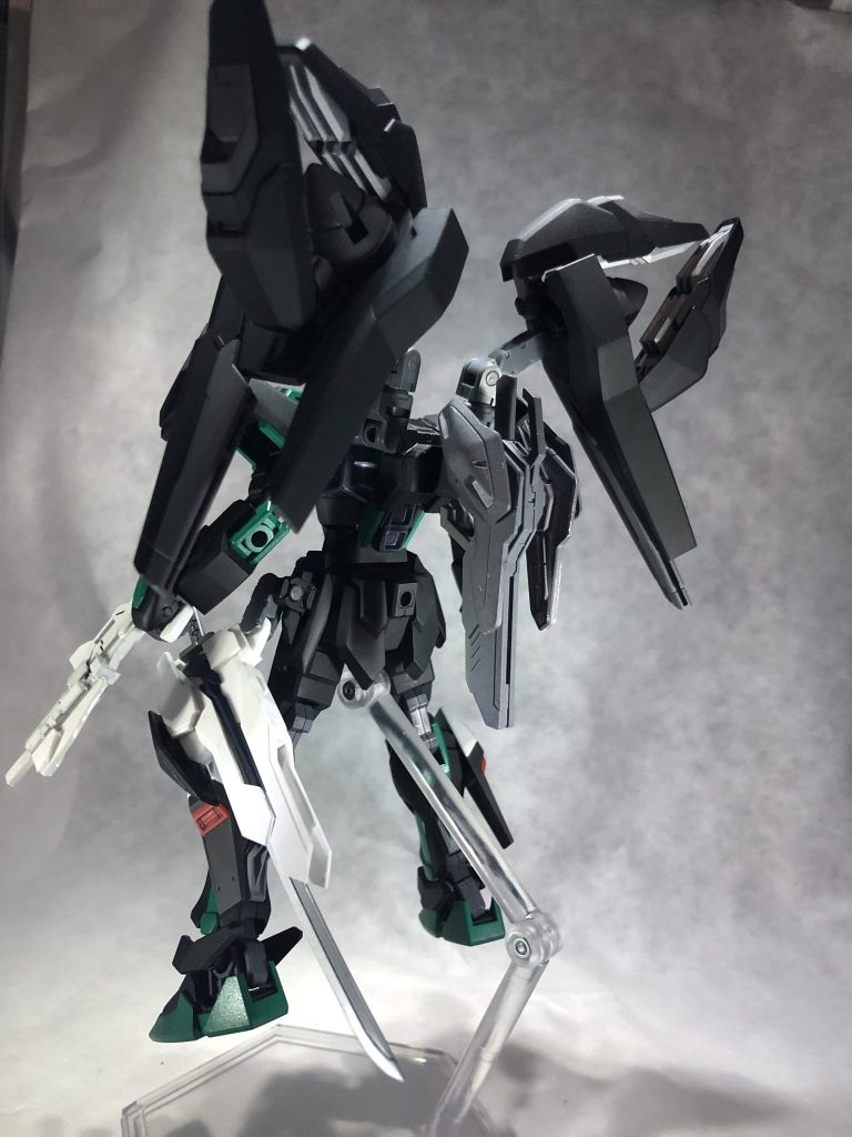 後ろ姿でパシャリ近接武装はガーベラストレートです。安直にシルバー一色で塗り分けとかサボってますけどこういう刀も・・・あっても・・・いいですよね