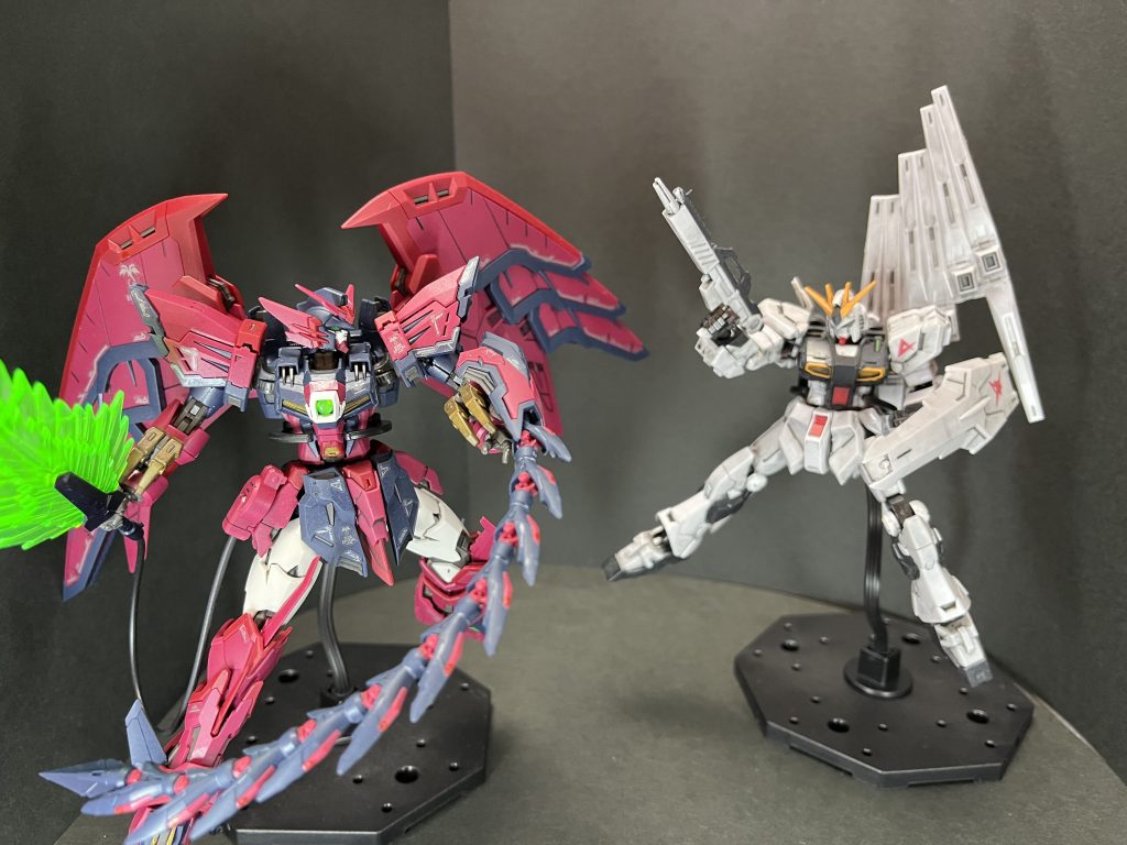 vs アムロアムロ『友軍機を⁉︎ちぃっ！もう止めろゼクス・マーキス！こんな戦いに意味はない！ミリアルド『意味はある。戦わなければその愚かさは分からぬものだ。私はそれを見せねばならない！アムロ『貴様もシャアと変わらない！革命はいつもインテリが始めるが、夢みたいな目標を持ってやるから過激なことしかやらない！ミリアルド『力がありながら一兵卒に甘んじている貴方にはわからないことだ！私と違う道で成せるというのなら貴方がそれを体現してみせろ！アムロ『貴様をやってからそうさせてもらう！