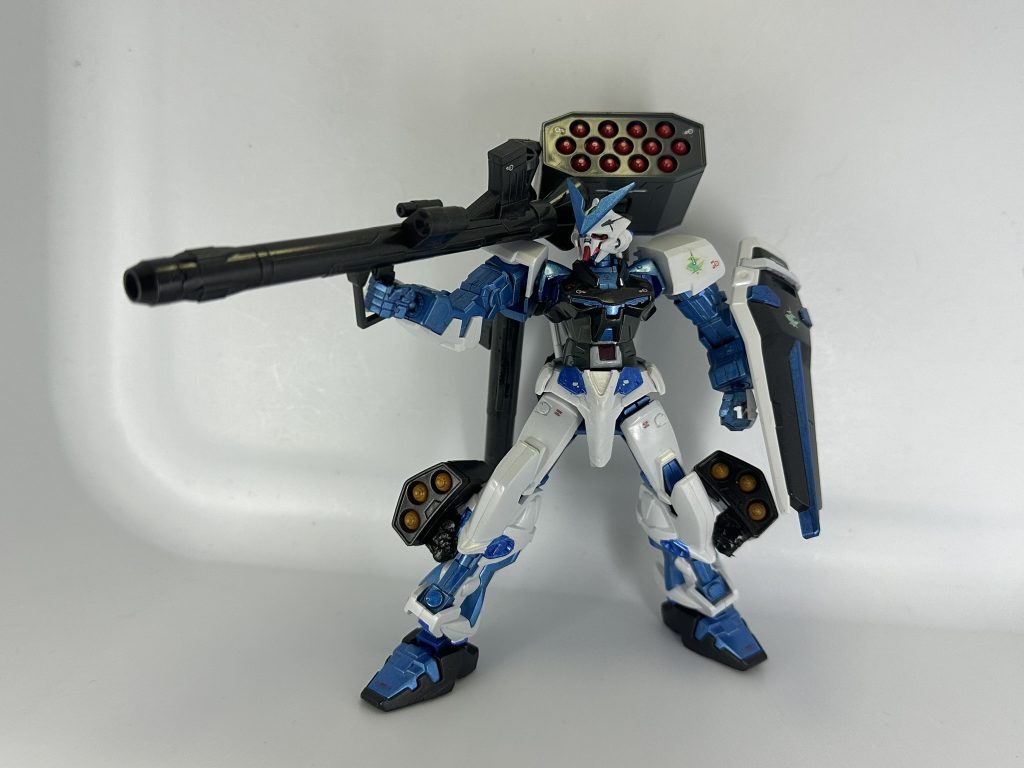 脚部ミサイルポッドと背部のバズーカラックへの取り付けは、小型のネオジウム磁石で取り付けにしてます。