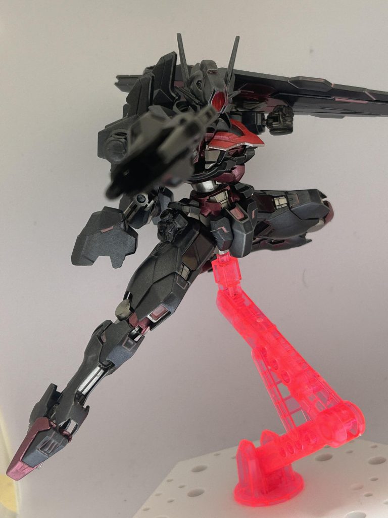 あとルブリスの通常装備も一応。ついでに言うとロイヤルマスク(頭部)はルブリスヘッドにデミバーディングの頭部とガンヴォルヴァの顎をはっつけてツインアイのとこに同じくガンヴォルヴァのアンテナをブッ刺しました。