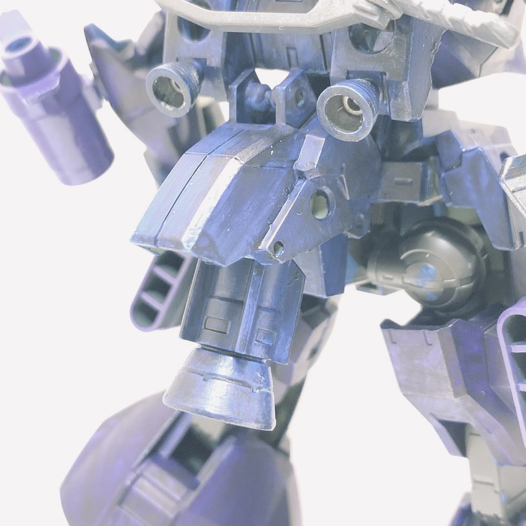 お尻に主推進器付き、背中には姿勢制御用のバーニアが付いてます