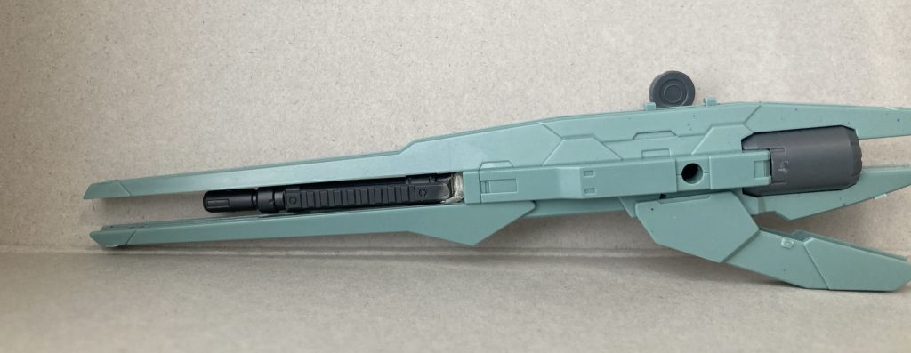 キャノンはビルドシリーズのもの。バレル内には境界戦機ブレイディハウンドのライフルを切って詰めました。