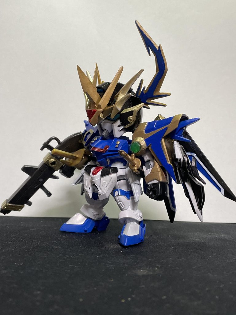 EXSDライジングフリーダムをベースにして、雷刃の鎧を着せて、武者風になるように鋲や飾りをつけました