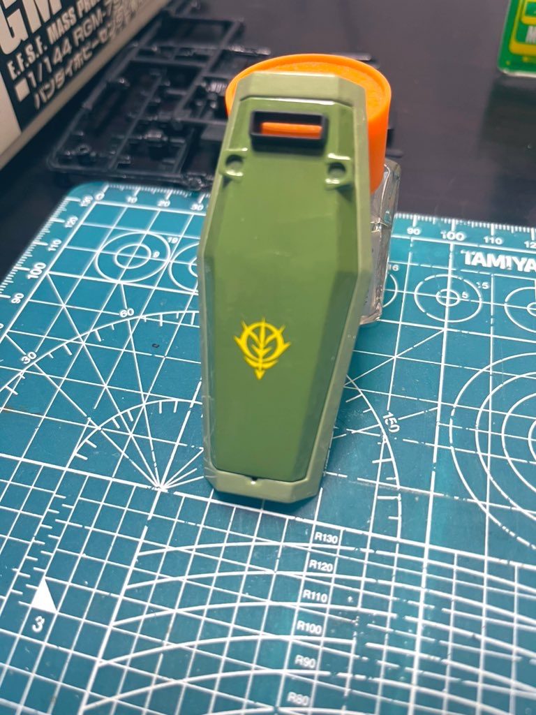 シールドの十字はパテで埋めました。