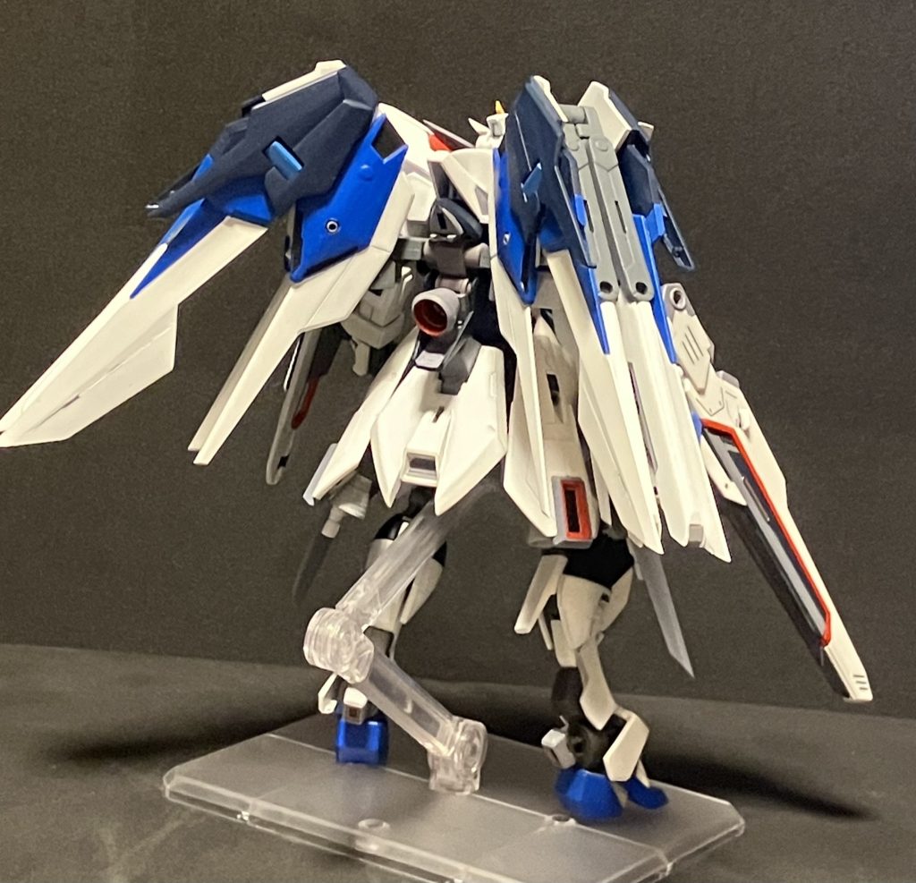 正面と背面。カラーリングはフリーダムのまんまで、パッと見フリーダムですがよく見ると違う、という感じを目指しました。