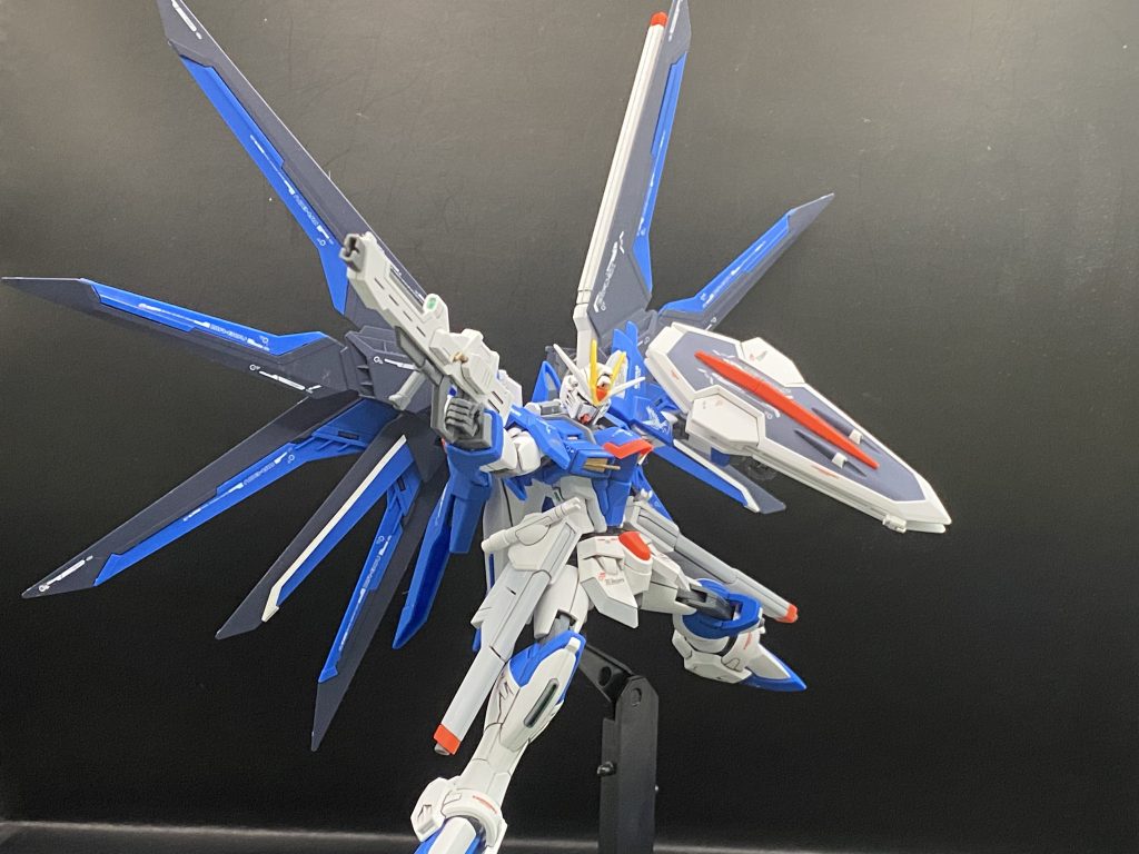 MA-M727A3 高エネルギービームライフルまさかの大気圏突入にも耐える高水準の耐熱性を備えたすごい武器。あれなら過剰な連射を行っても銃身の焼き付きとか心配しないで大丈夫そうです。