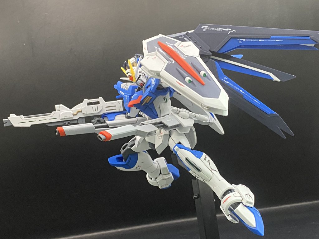MMI-M2020 ヴァイパー3 レールガンフリーダムお馴染みのレールガンですがクスフィアスではなくなりました。スライドギミックがついてるせいでRGみが強い!
