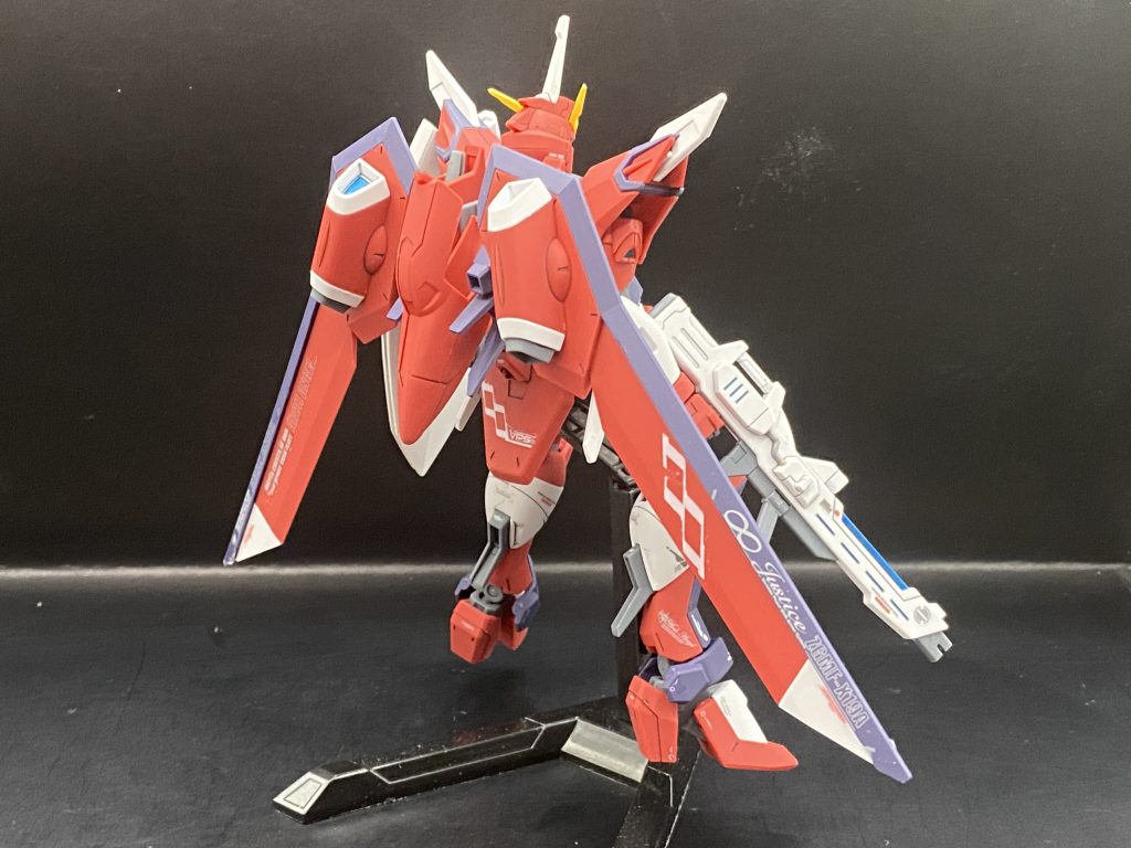 全身を前後からそのままだと寂しかったのでインジャのデカールでディテールアップを図りました。