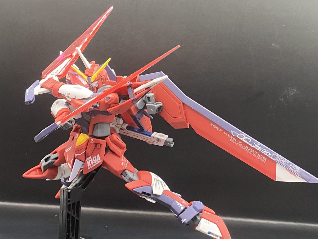 ヴィーセルナーゲル ビームブーメランを二刀流ビームサーベル代わりなだけあってビーム展開すると結構な長さです。