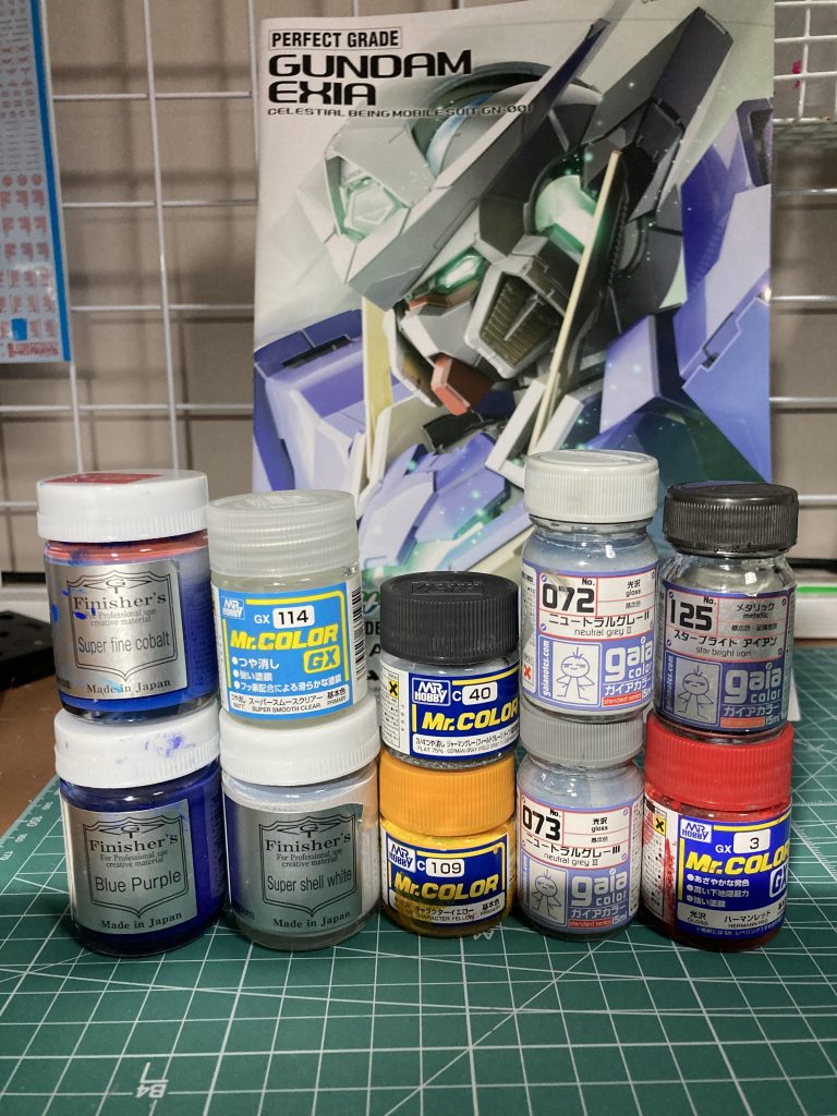 使用塗料ですイエローとレッドはピンクサフ、その他白や青などの外装はグレーサフの立ち上げです