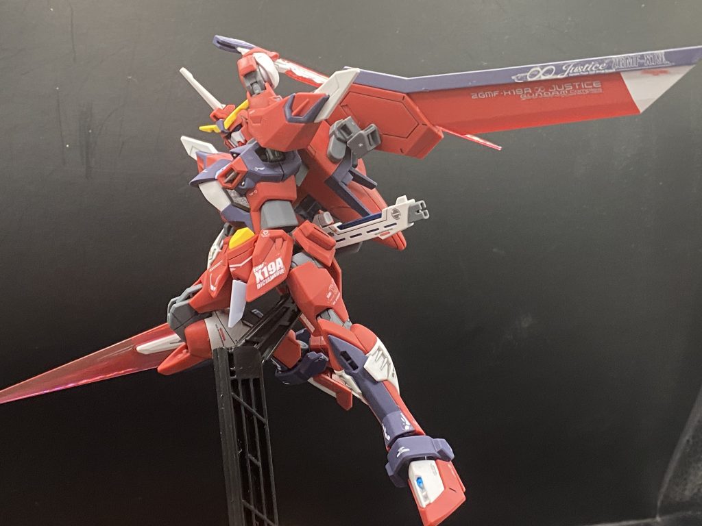 投擲前の大きく振りかぶるポーズで！SEEDアクションシステムのおかげでこういう躍動感溢れるポーズも思いのままです！