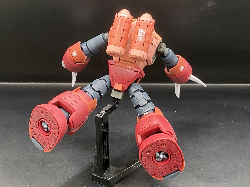 このキットの驚きどころとして足裏とバックパックのスクリューがパーツ分けされてて稼働可能なんですよね。キット開けてめちゃくちゃびっくりしました。良いキットだなぁ