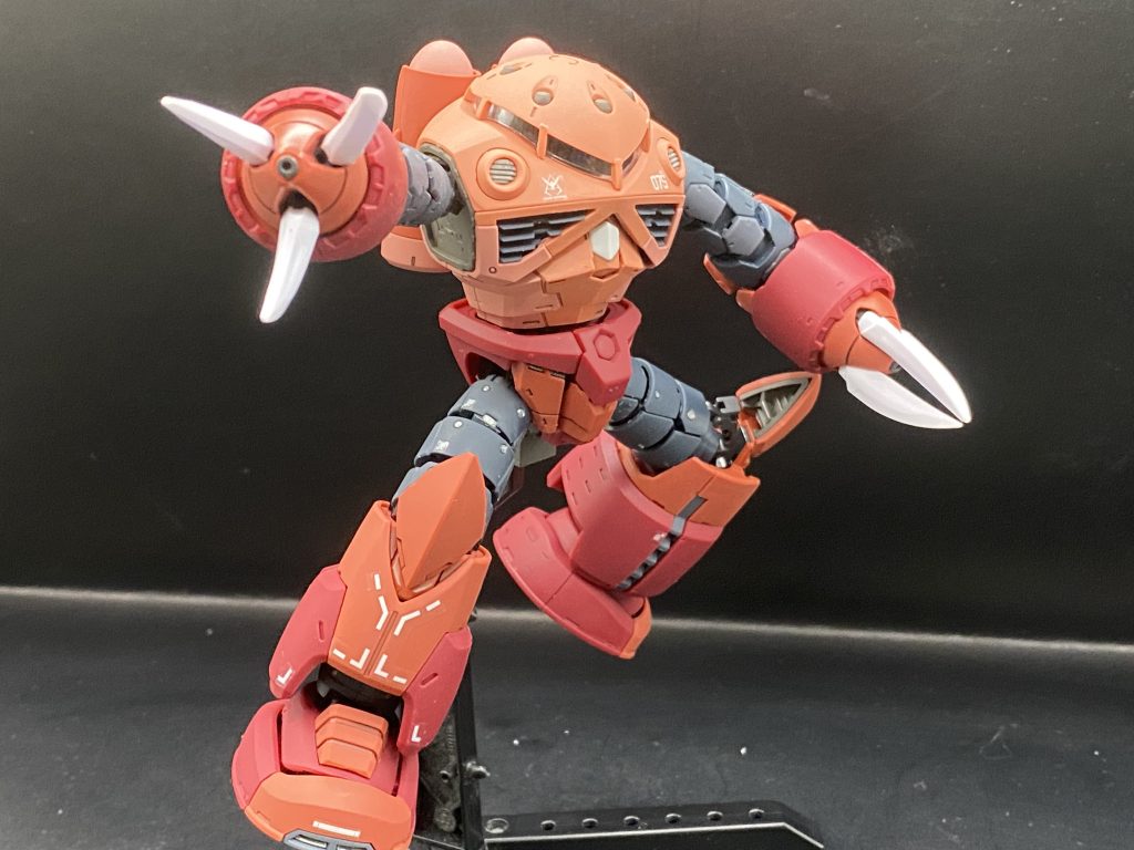 シード撃ちっぽいポーズを取らせましたがライフルとシールドがないのでシード撃ちのかっこよさがいまいちでにくいです