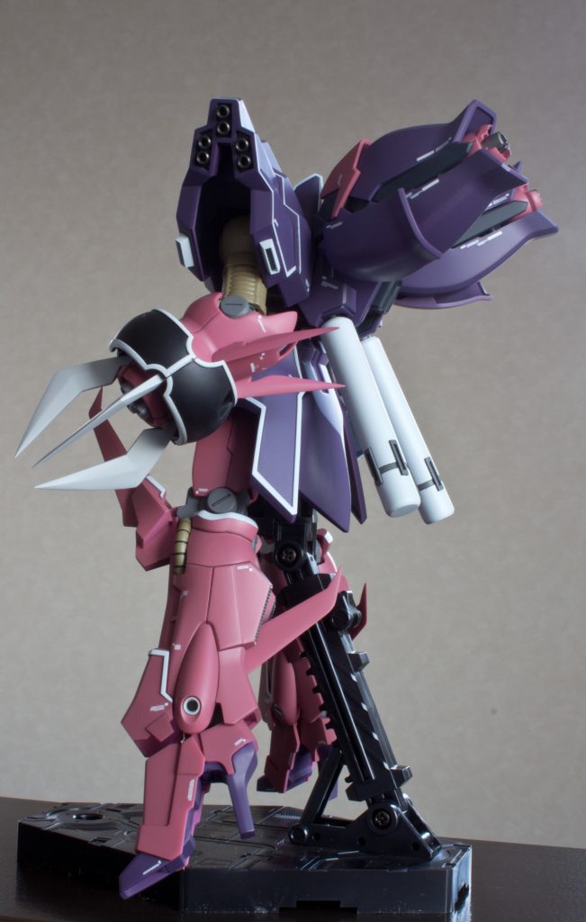 今回も白いモールの塗り分けには苦労させられました。。でも良いキットだと思います!!