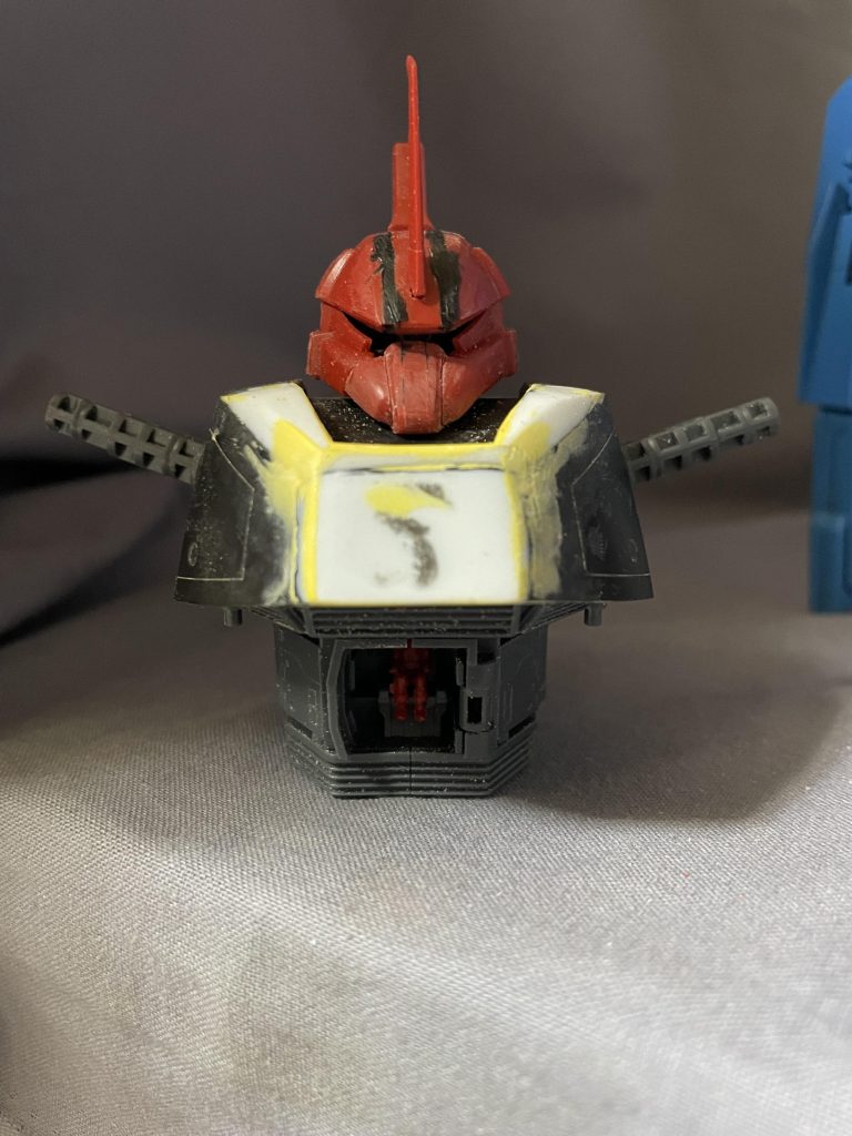 アニメを忠実に再現しすぎたカバっぽい顔を、どうにかしてシュッとした顔にしたくて、2mm幅を詰めてます。あと、バストアップも。