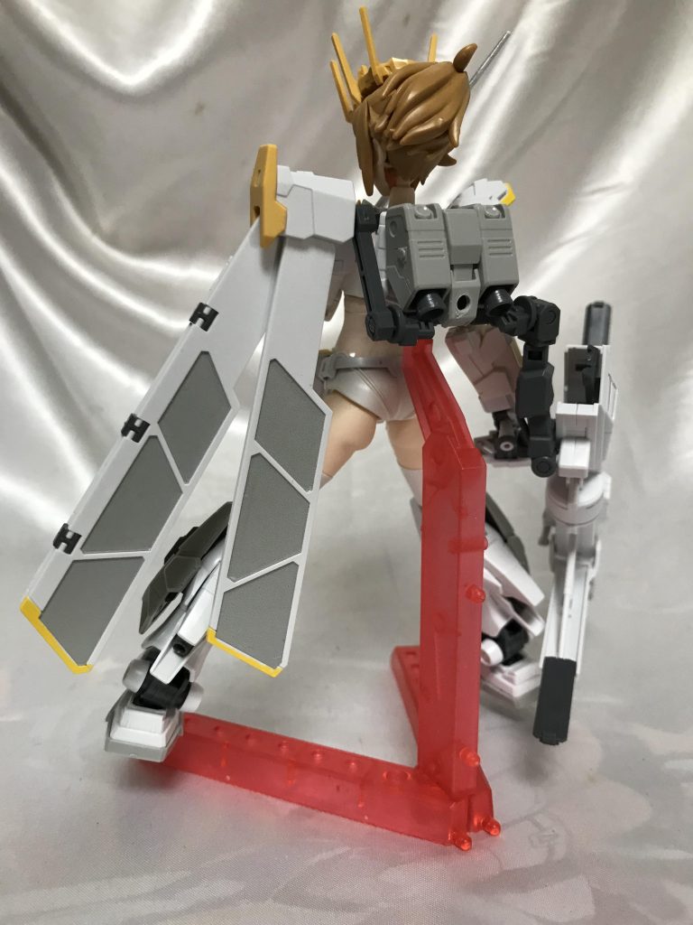 元々白い機体ということもあり、足りない色をしっかり足せばかなり映えるキットになります。バインダーが一番効果ありそう。