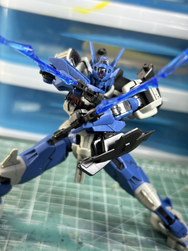 両手クロス斬撃ポーズ