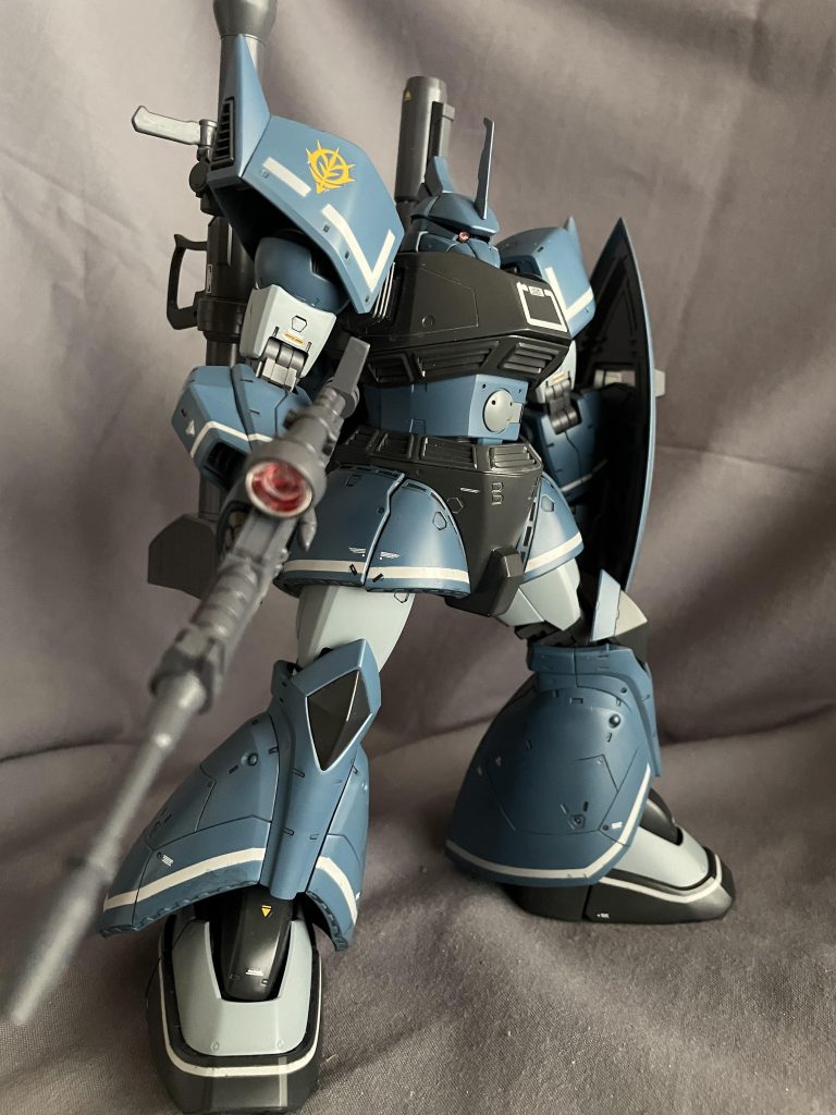 配色は、言ってしまうとジーメンス機をほぼパクリです。ただ「ジーメンス機」って言っちゃうと、足が高機動型になってないじゃーん！…とか言われそうなので、　あくまで高機動型ゲルググです（笑）