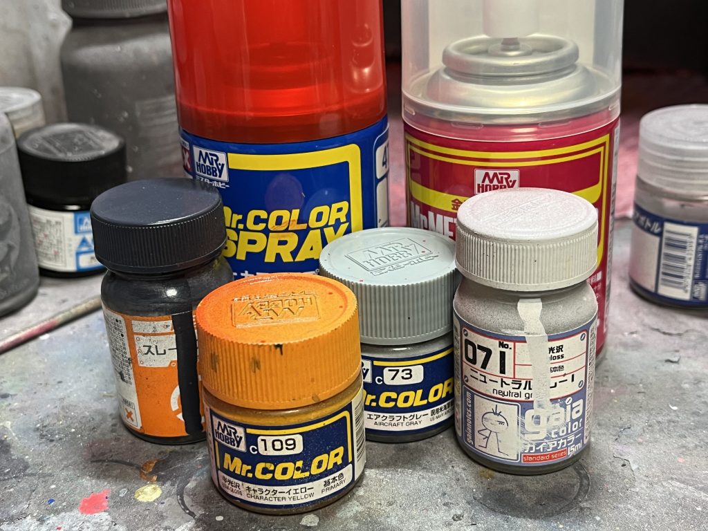 今回使用した塗料。スレートブラックが機体色に近くていい感じだった。