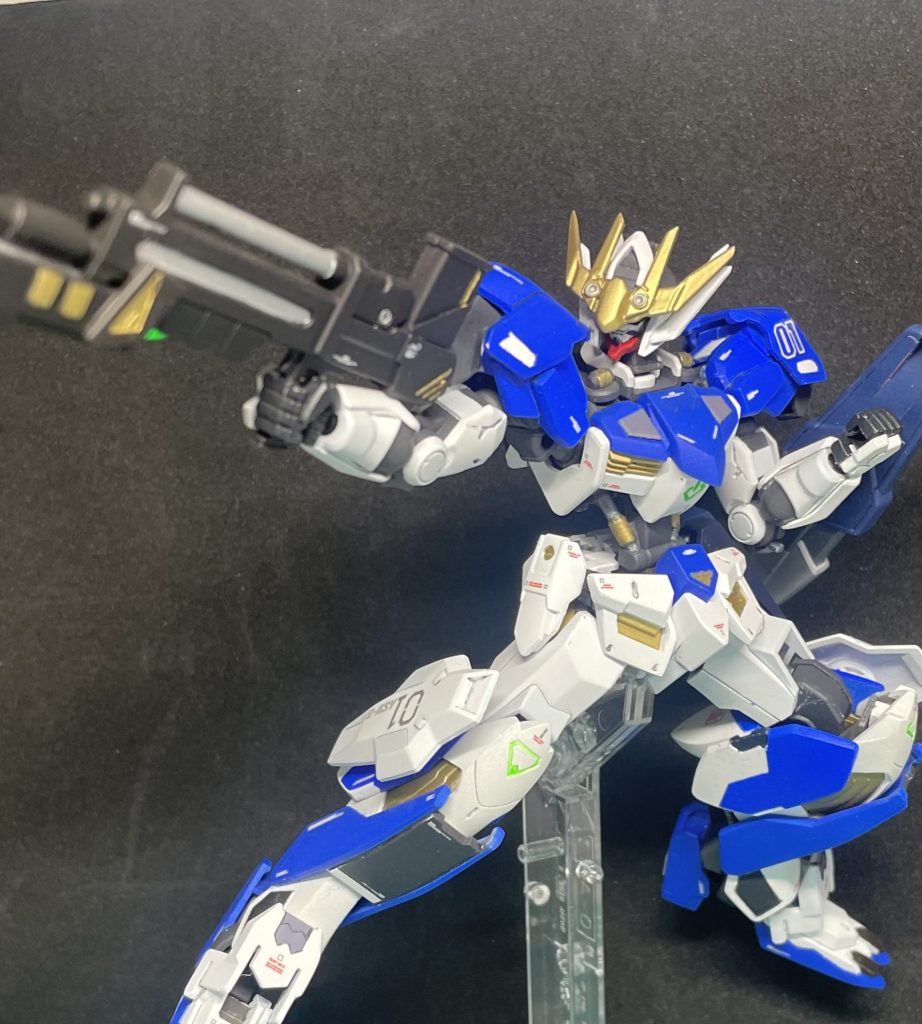 ASW-G08R ガンダムバルバトス・ラグナⅠGBNにおけるガンプラバトル用にバルバトスをベースとして作られた機体。近接武装主体だったベース機とは違い、本機は頭部バルカンの追加や専用ライフルなどによってあらゆるレンジで戦えるようになっている。機体名のⅠ(ワン)などからこの機体の進化の可能性が伺える。