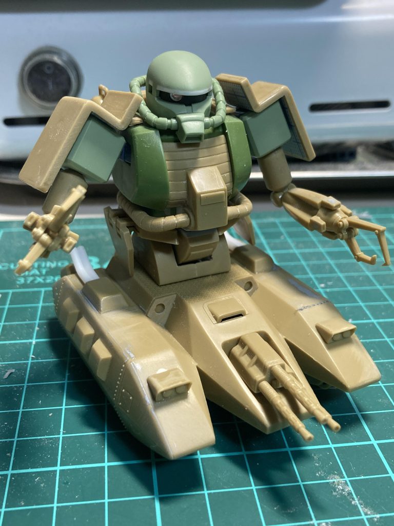 最終形態。マフラーを2ミリプラ棒で新造。腰の可動も内部にポリキャップを仕込んで前後に可動出来るように。先に述べた通り旧キットを改造するならコレ!と個人的に思っている定番キット。過去に何度か組んでいますが、ちゃんと完成させたのはこれが初めてかも…?とりあえず2024年初完成のザクタンク、閲覧ありがとうございました!