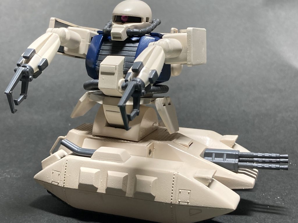 腰部は前後左右に可動。腕もネオジム磁石を使うことで180度回転。