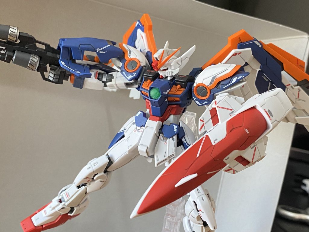 デカールは別途、水転写式を使用。対応出来ない箇所はやむなく付属のシール。シルバーのやつとか。