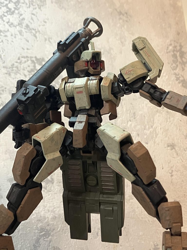 ガランモッサは公式の設定でラスタルの訓練学校時代からの旧友であり、元々はギャラルホルンに所属するパイロットであったそうですそんな経歴を持つガランモッサが軍属を抜けたのはラスタルが表立って動けない案件を裏側から処理する役目を科って出てのこのようです