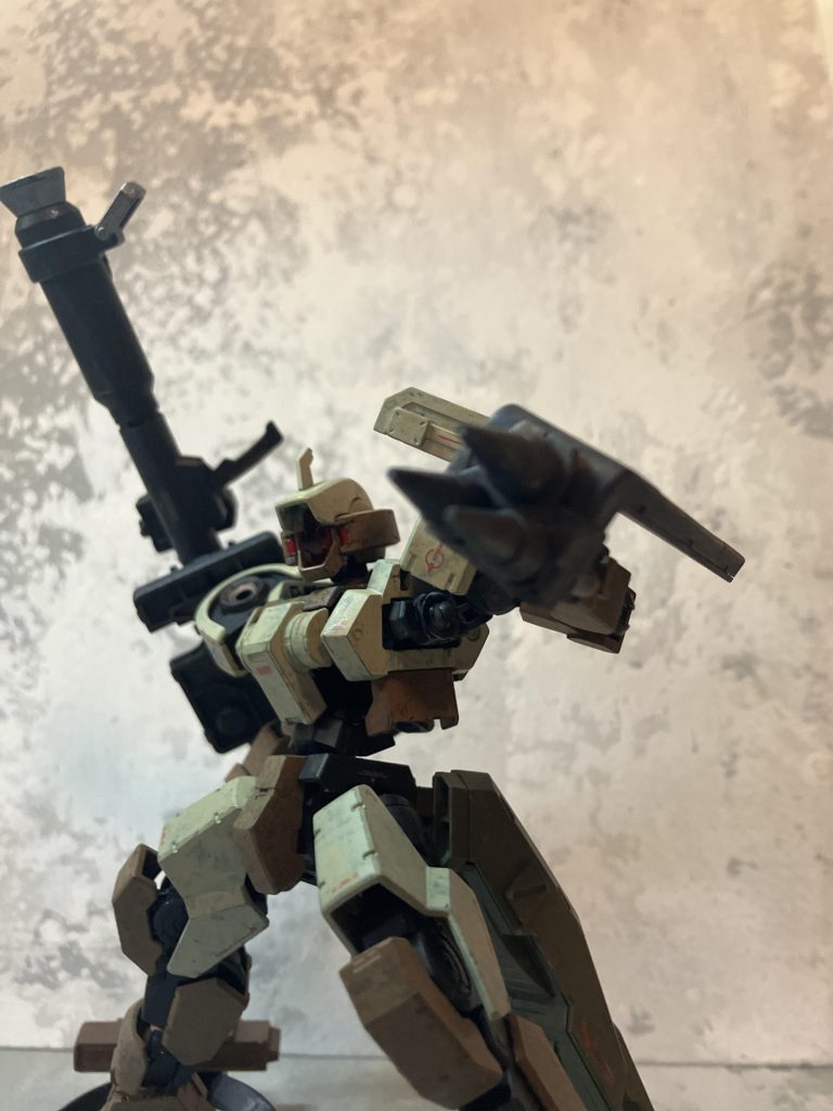 接近戦武装はシールドを兼ねたスパイクになりますラケーテンバスで相手を牽制しつつ懐に入り一撃を咬ますのが得意の戦法だった