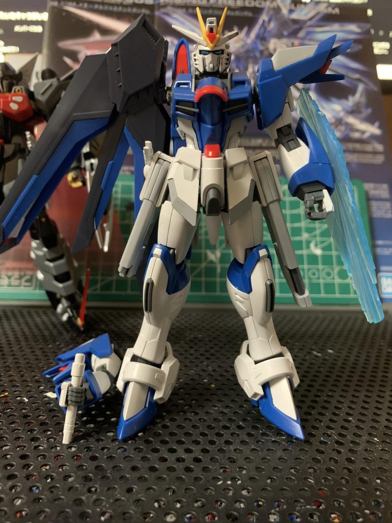 ライジングフリーダム5体目の制作で映画も5回観まして、中破している機体等が好きで観ているときから作りたくて制作にかかりました。