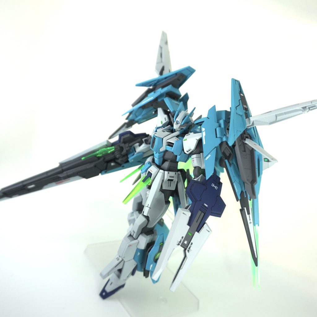 ミキシング改造点・ダイバーエースの物に変更・足部 腰部 ガンダムAGE FX置換してアークプレイサーを取り付け・肩部 ダブルオースカイ置換・腕部 ガンダムAGE1フルグランサーのシールドライフル追加・バックパック アークドライヴユニットを取り付ける・武器 GNソードⅡブラスター追加