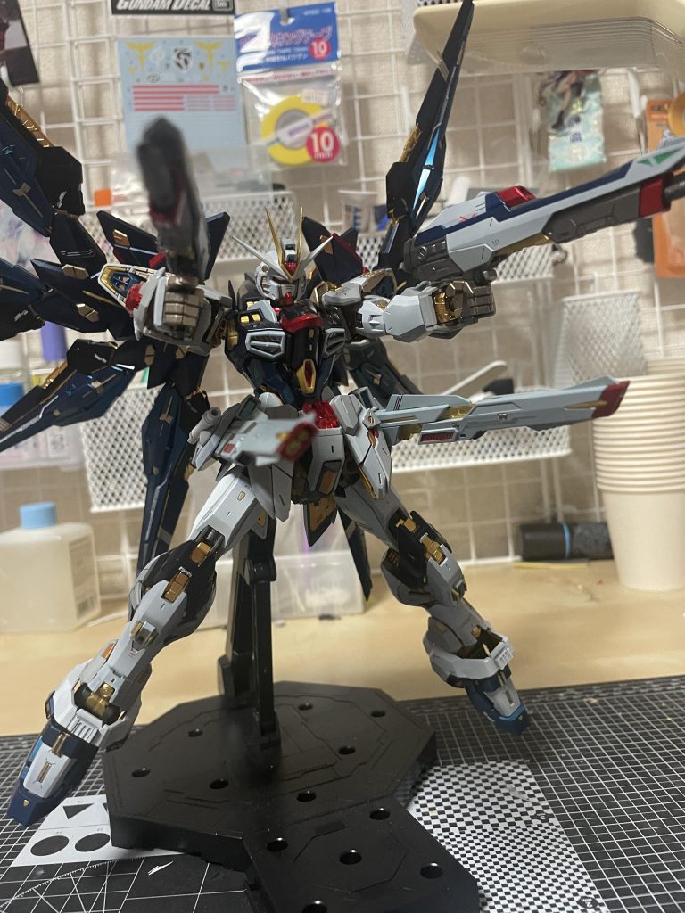 あまり目立ちませんが、レールガンの塗り分けと、既存モールドの掘り直しなどを行いました。