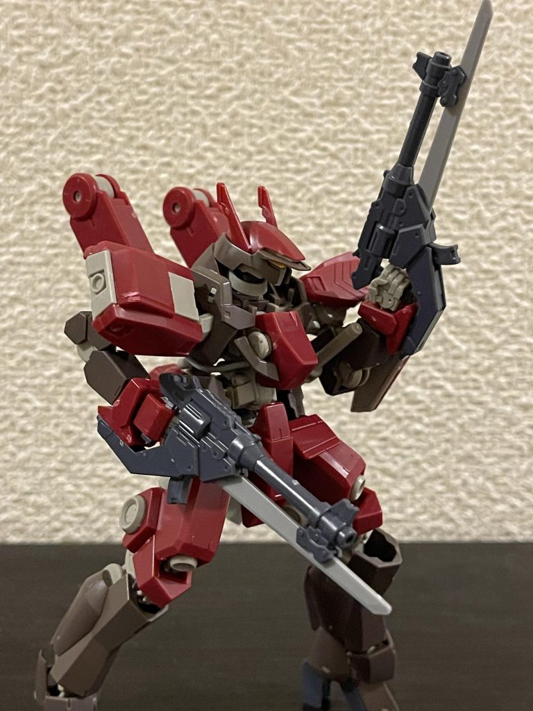 鉄血のオルフェンズ見た事なくてあんまり知らないんですがプラモ屋でこの機体見た時にかっこいいなぁと思い購入。小一時間くらいでパチ組みしました。なのでゲート処理とかも何もやってないです😅組んでみて改めてかっこいい機体だなぁと思いました。ミキシングとかしてみようかなー