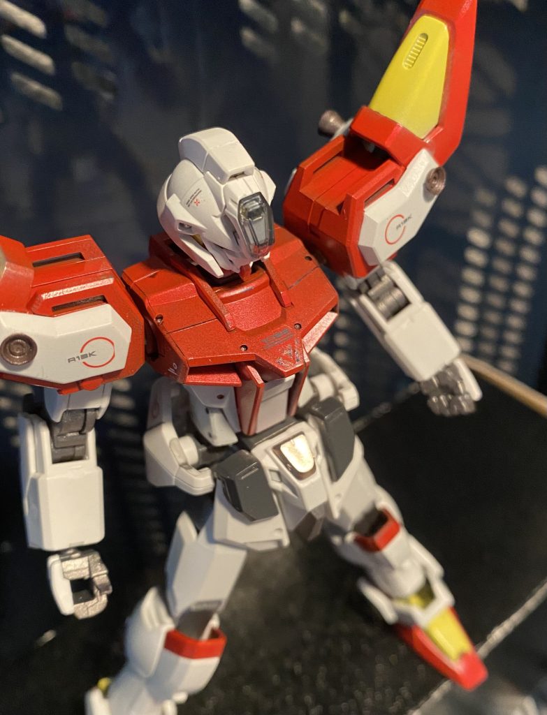 胸部や盾の🟥をシルバー下地にしたおかげで発色も良く、綺麗に仕上がったかも。