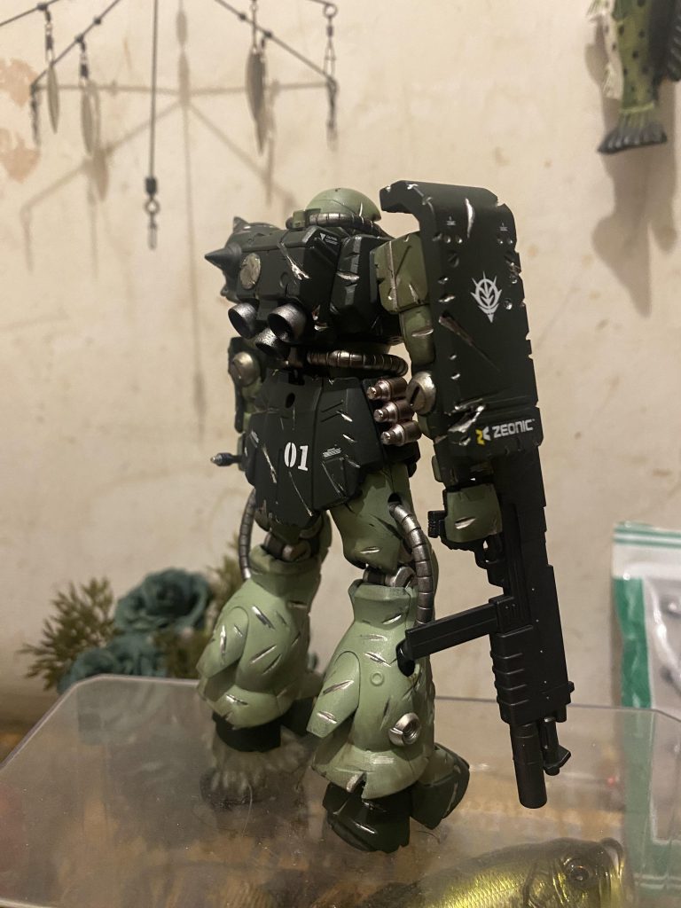 　原作を知らないのでデカール等はなんとなく、フィーリングで良さそうな位置に貼りました。貼り過ぎずシンプルを意識して貼りました。