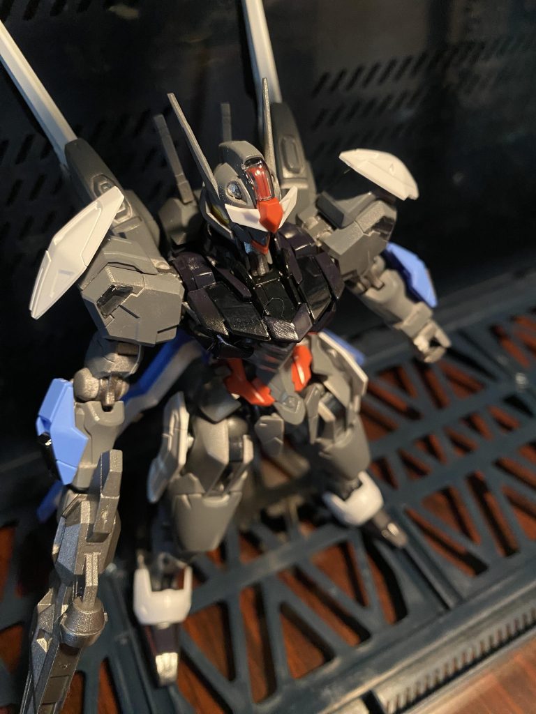 胸部の青は 前回も試した黒立ち上げから→暗い青に。