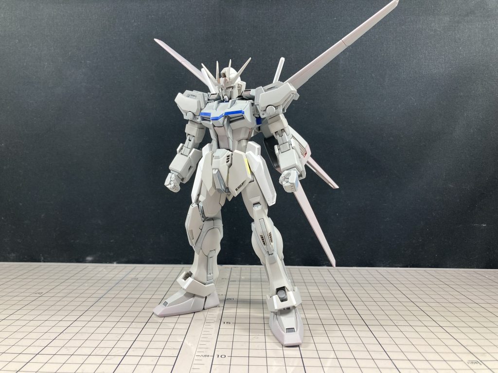 塗装前全体的に手を加えて、見劣りしないレベルにまでは持ってこれた印象特に顔面の作り直しと腕の太さ調整が効果的