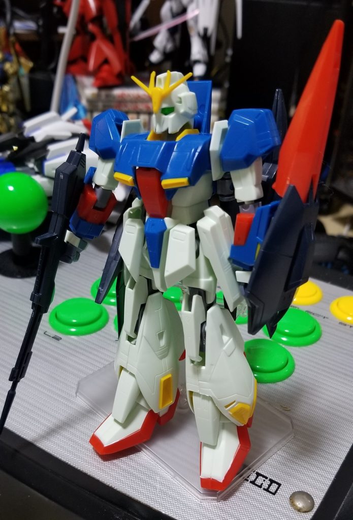 初代のアップ、難点を上げるとするなら、、、・顔が大きい・足先の向き稼働が甘い(というかほぼできない)・ライフルがポロリする・アクションベース非対応なので、保持するのが難しい