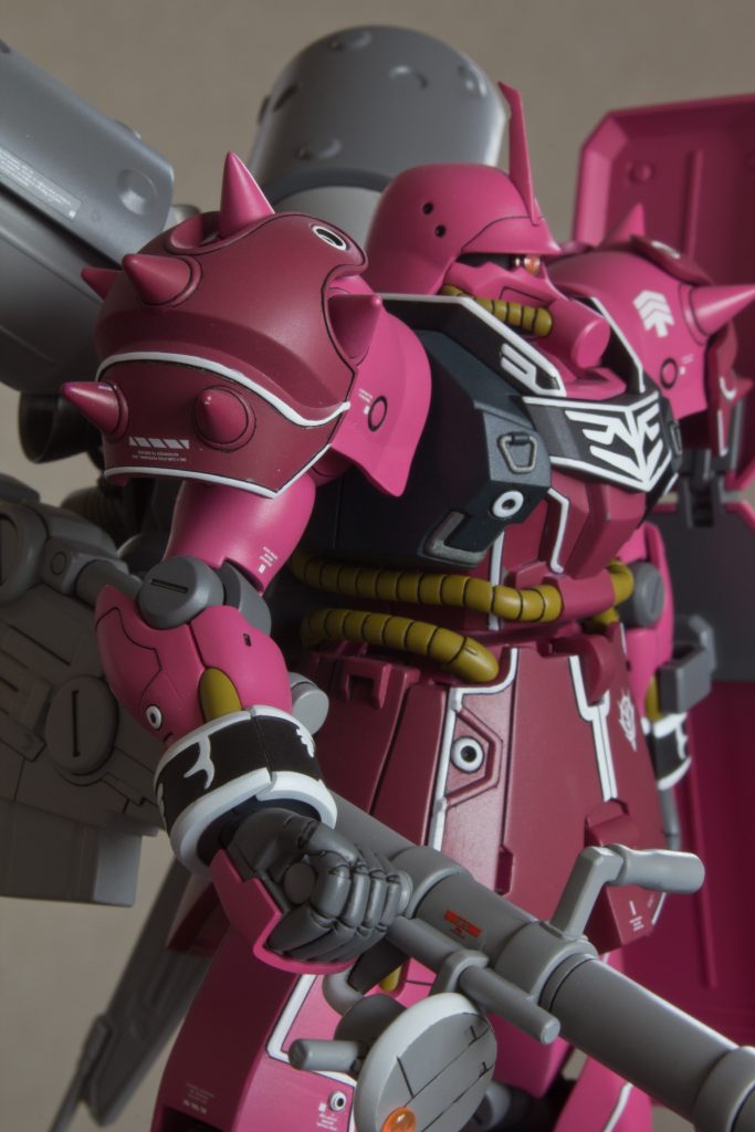 唯一残念なのが色濃い外側の肩アーマー！！白ライン部分はもっときっちりとした凸モールドにして欲しかったなぁ。。塗り分け困難でした。まぁ自分の力量がないだけですが😢