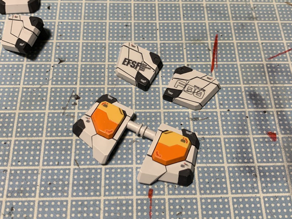 デカールは付属のものを使用。