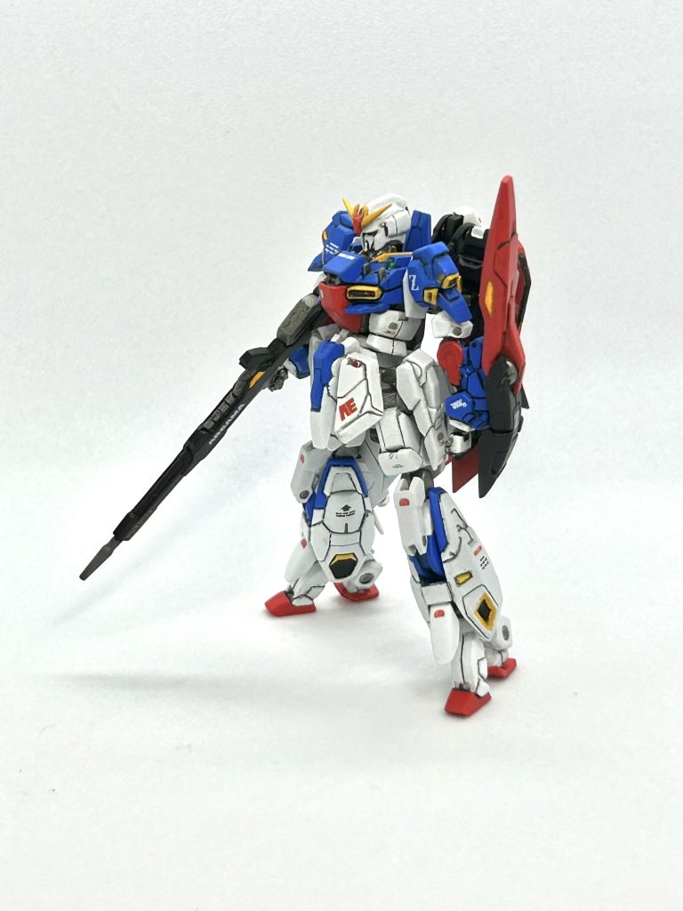 お腹と顔がボールジョイントで前後にスイングするのでS字立ちもなんとなくは出来ます!笑