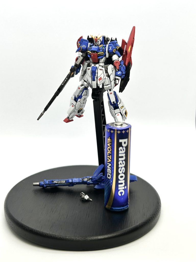 以上になります。おい、全然可動させてないじゃないか!ハイすみません、破損が怖くてこれ以上触れませんでした!!笑塗装で関節やら何やらギチギチで(一応調整はしたんですが)もうポージングの際は生きた心地がしなかったです。笑まぁ可動範囲が狭いのでそこまでポージング出来ないので、UPしてるポーズが多分ベスト写真ですのでご勘弁を😭ちなみに台座は簡単仕上げ台座ですが、ちょっとやそっとの地震じゃあまったく倒れません、これで安心👍最後までご覧頂きありがとうございました😊